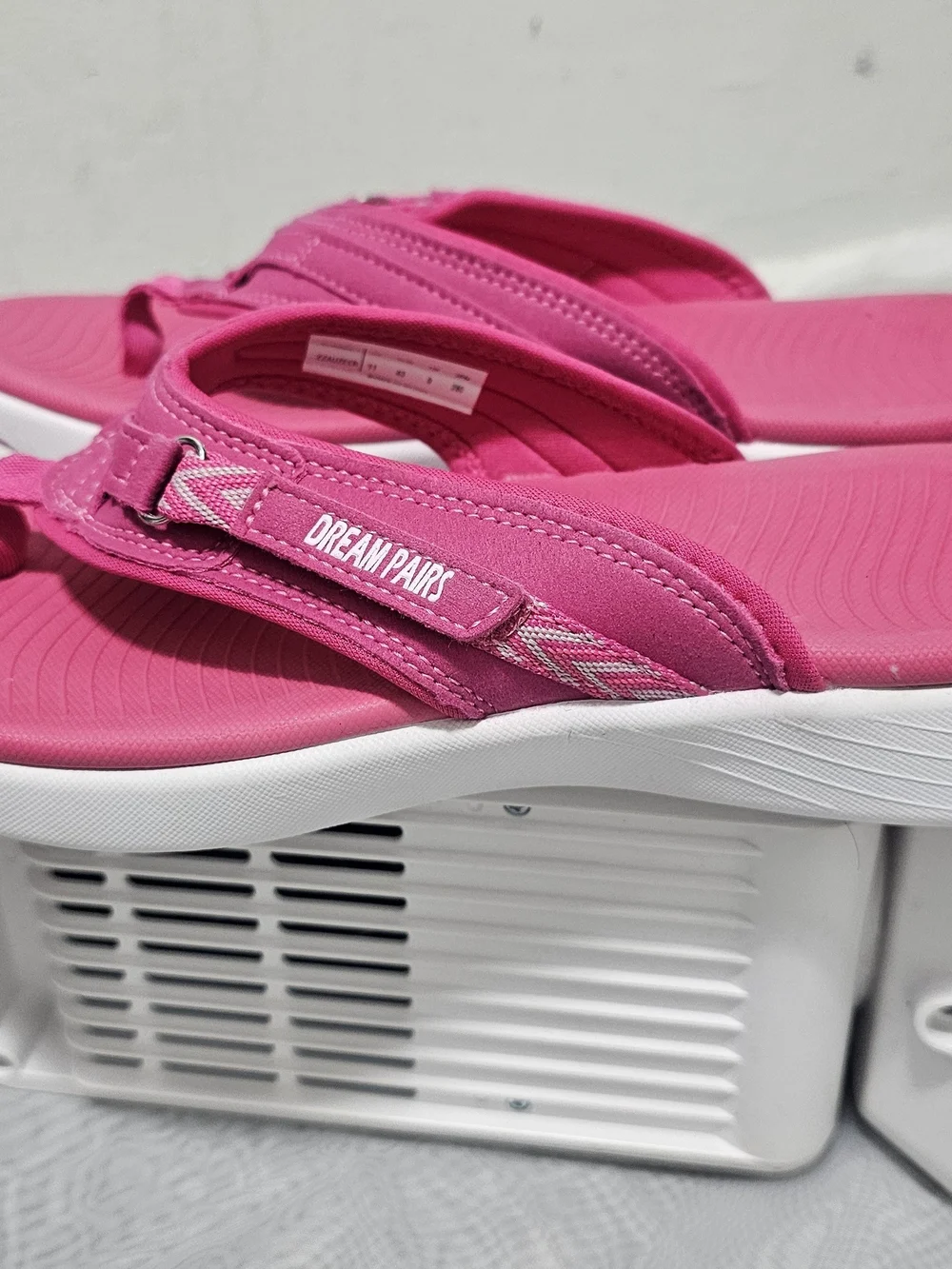 Dream PairsWomen's Pink White Logo Thong Sandals Slip On Synthetic Size 11- UK9